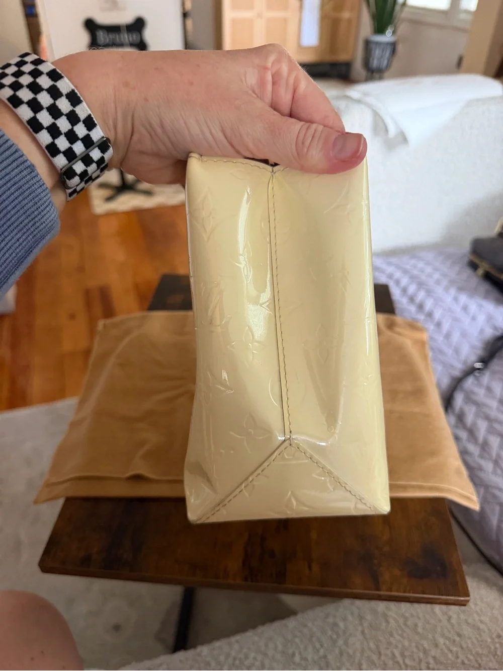 Louis Vuitton Cream Vernis Tote with Vachetta Trim - Picture 4 of 11